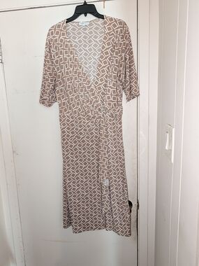 Robbie Bee Beige and White Geometric Wrap Dress